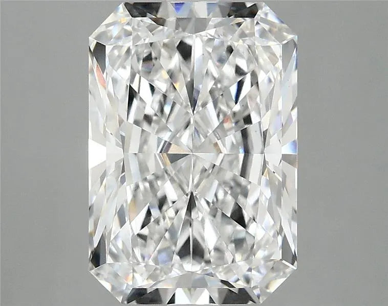 4.03ct Radiant Lab Grown Diamond (Colour E, Clarity VVS2, IGI Certified)
