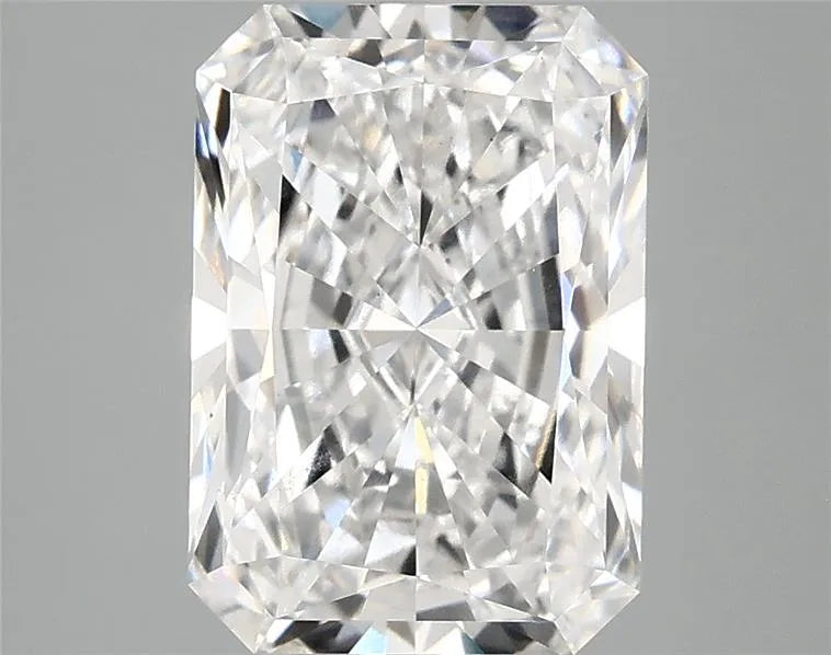 3.03ct Radiant Lab Grown Diamond (Colour E, Clarity VS2, IGI Certified)
